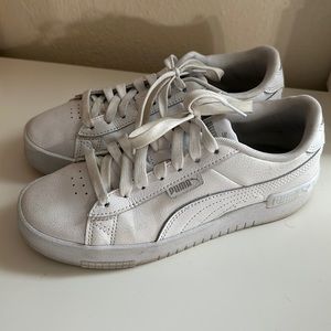Women’s Puma Carina White Sneaker Size 7. Gently used